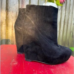 ELIZABETH AND JAMES black suede wedge ankle boots 7B